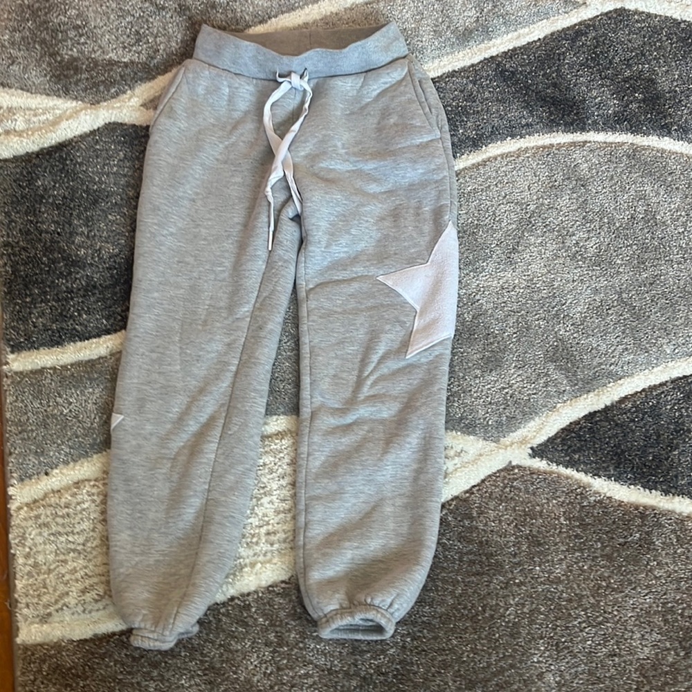 NO BOUNDERIES- gray sweats with two white stars on the side